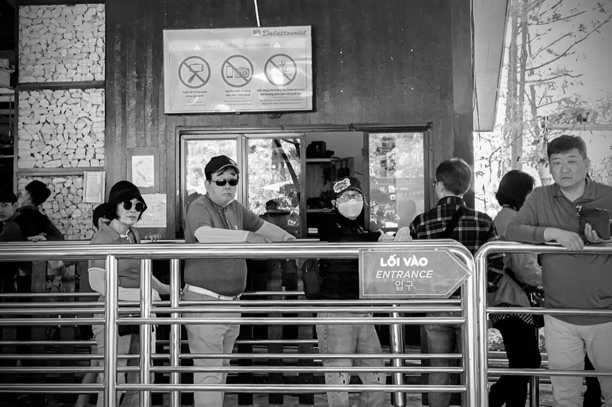 Universal Studios waiting line strategy