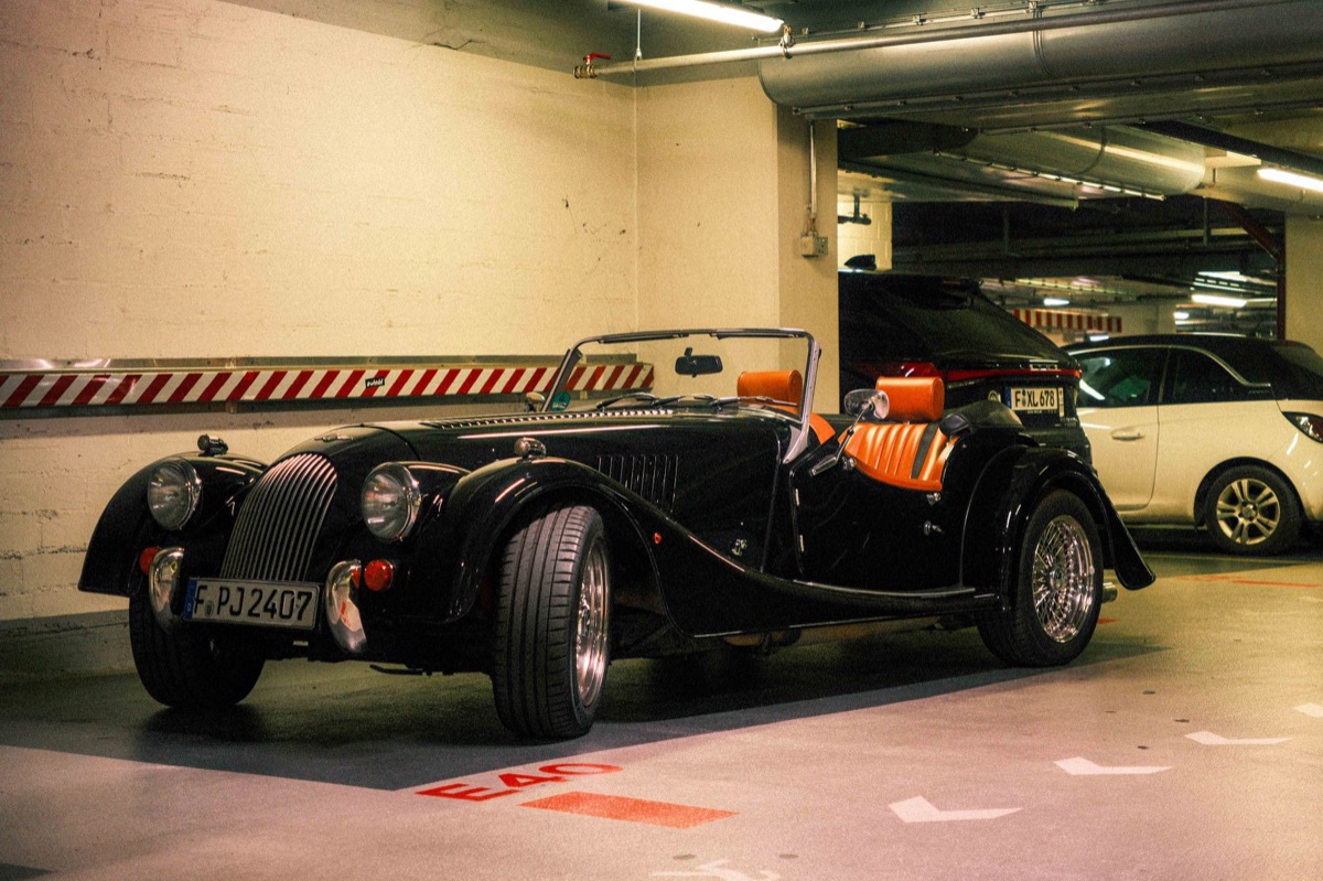 auto en aeropuerto