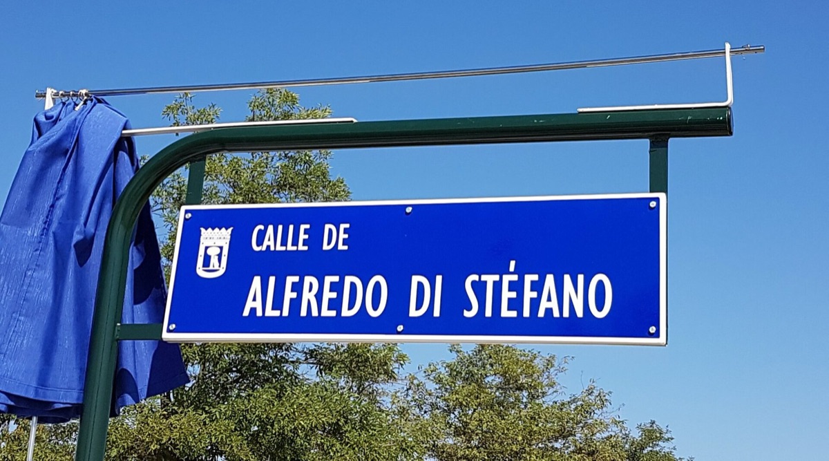 segno stradale con nome di un quartiere di Los Angeles