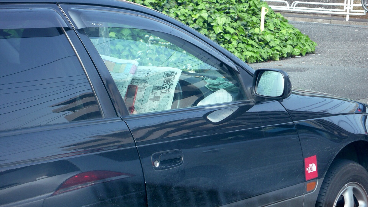 Conduite en regardant un téléphone