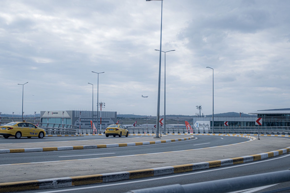Airport taxi pickup at Los Angeles International Airport
