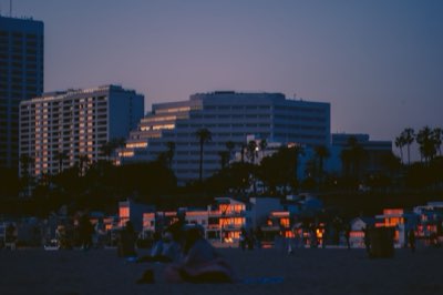 LA: ¿Costa tranquila o brillo de Hollywood? Tu elección importa