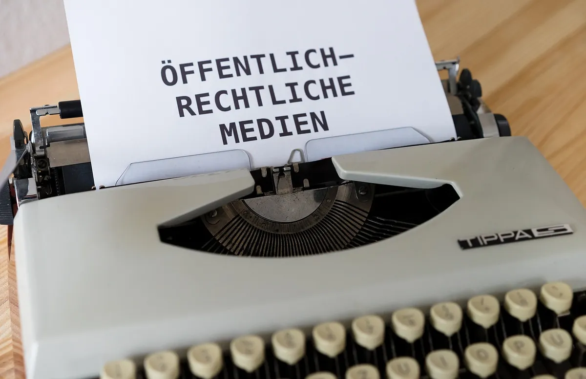 mockup, typewriter, german, media, press, public law, medium, publication, ard, zdf, radio, tv, tv channel, entertainment, broadcast, video, watch tv, antenna,