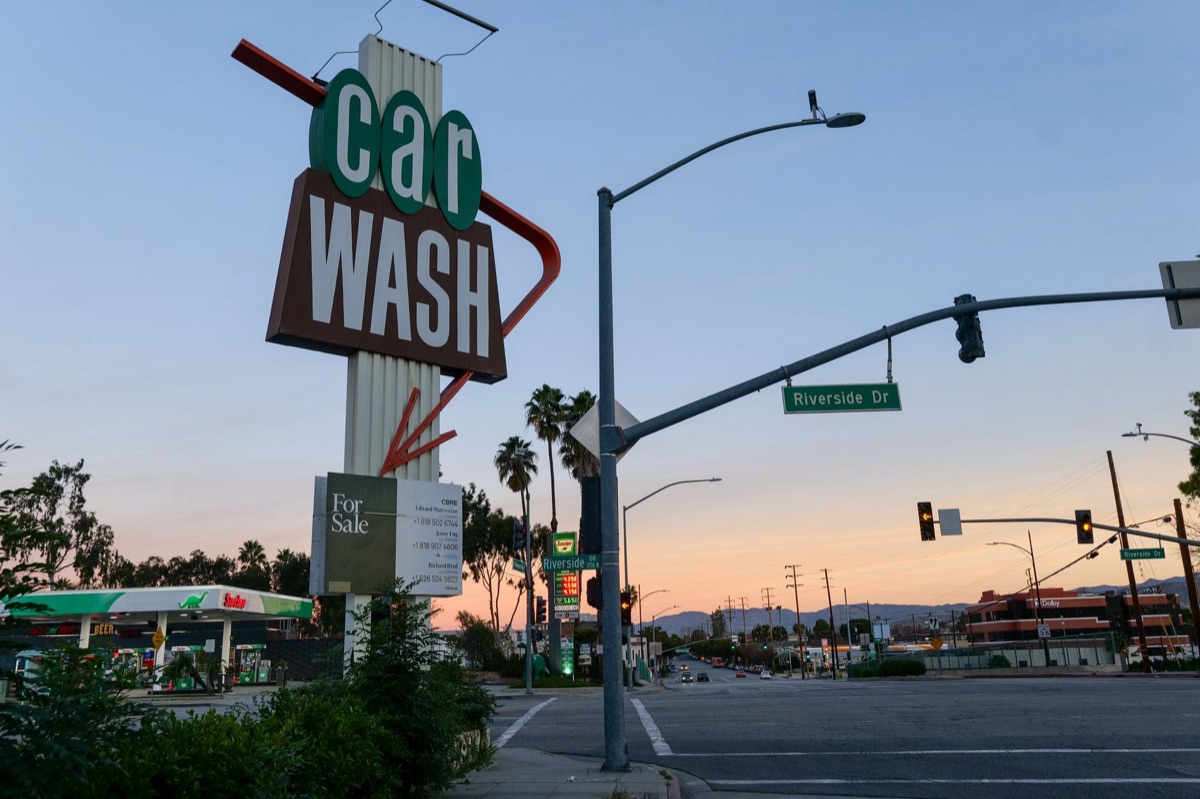Safety tip sign in Los Angeles